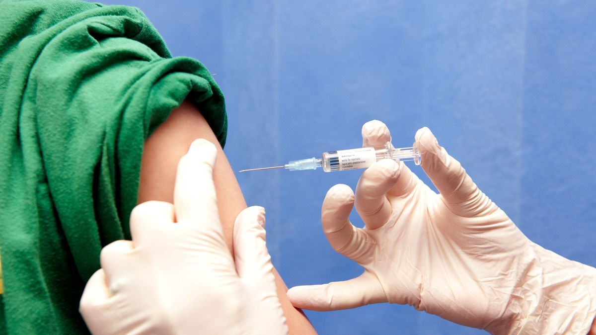 Část lidí nechce jít na druhou dávku očkování, mají špatnou zkušenost